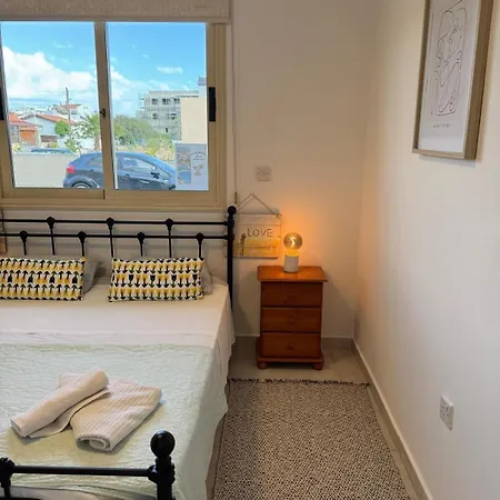 Apartament Front Pool Garden *