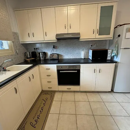 Front Pool Garden Apartmán