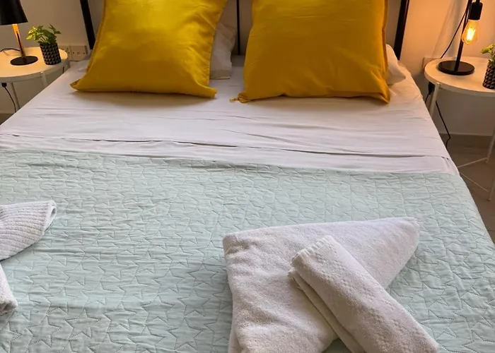 Front Pool Garden Apartmán Paphos