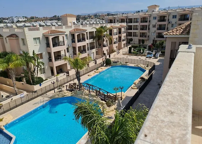 Front Pool Garden Apartmán Paphos