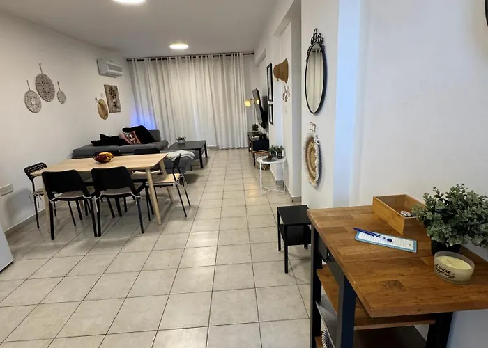 Front Pool Garden Apartmán