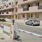 Front Pool Garden Apartment *