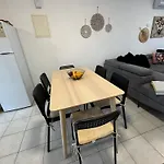 Front Pool Garden Apartment *