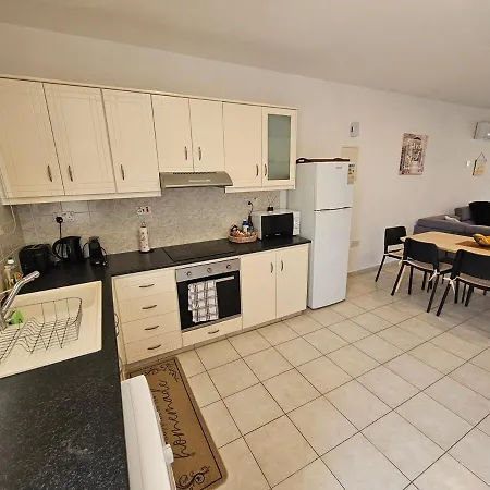 アパート Front Pool Garden