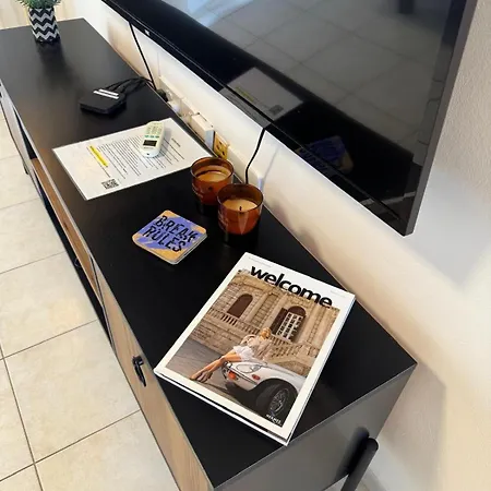 Διαμέρισμα Front Pool Garden *