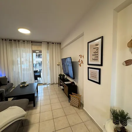 Front Pool Garden Apartment