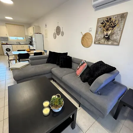 Front Pool Garden Apartment