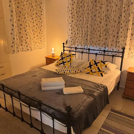 Apartment Front Pool Garden Paphos