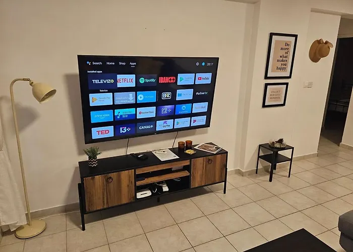 Front Pool Garden Daire *