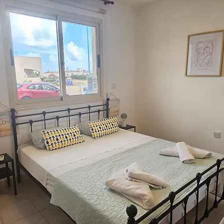 Daire Front Pool Garden *