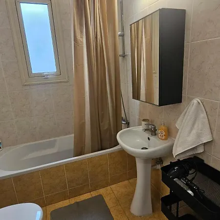 דירה Front Pool Garden