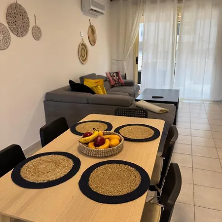 Front Pool Garden * פאפוס