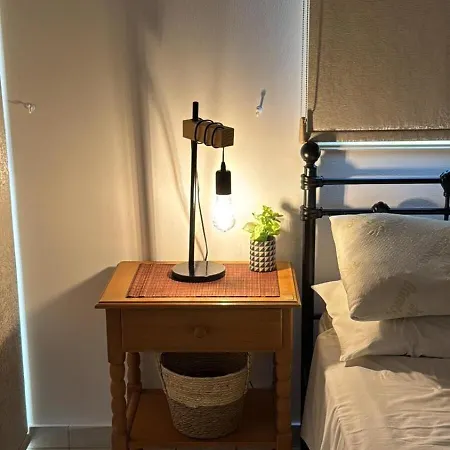 Front Pool Garden פאפוס