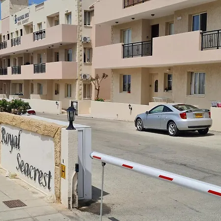 Front Pool Garden דירה *