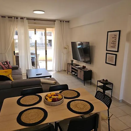 Front Pool Garden דירה *