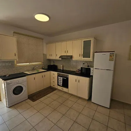 דירה Front Pool Garden